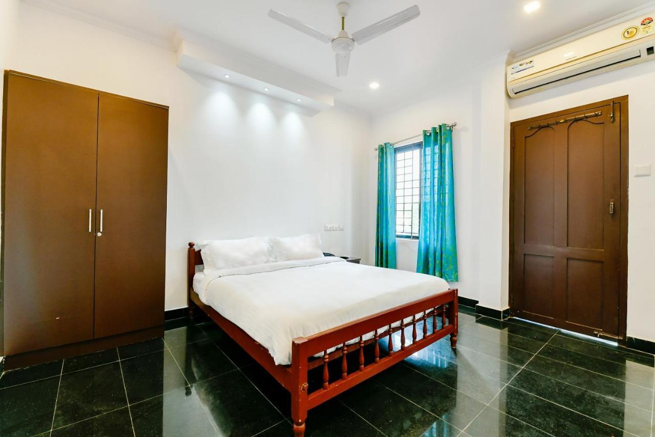 Spot On 39480 Vattekad Tourist Home Kakkanad Esterno foto