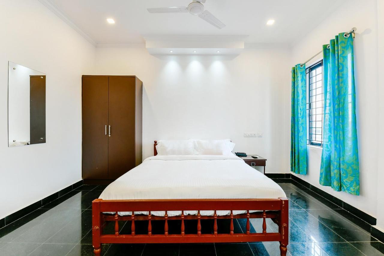Spot On 39480 Vattekad Tourist Home Kakkanad Esterno foto