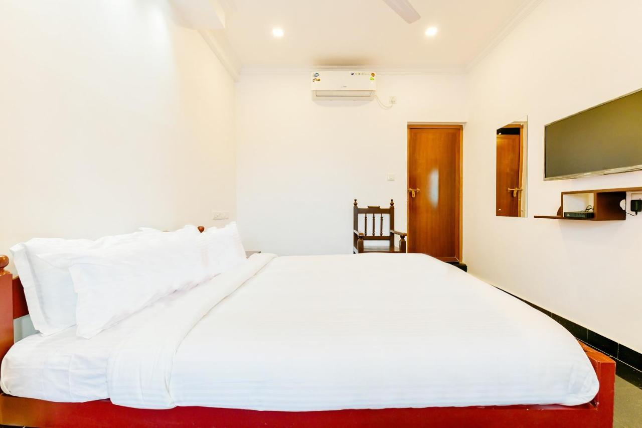 Spot On 39480 Vattekad Tourist Home Kakkanad Esterno foto