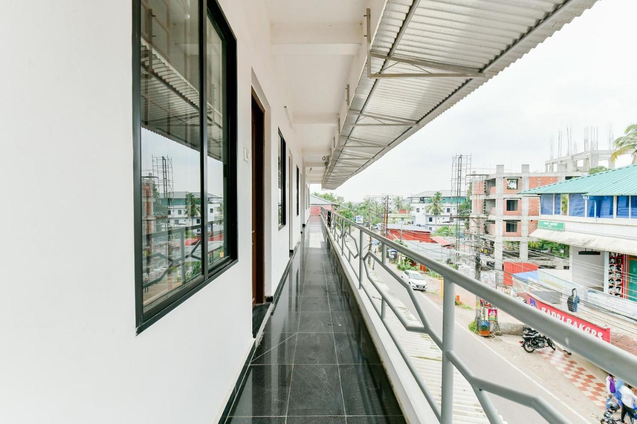 Spot On 39480 Vattekad Tourist Home Kakkanad Esterno foto