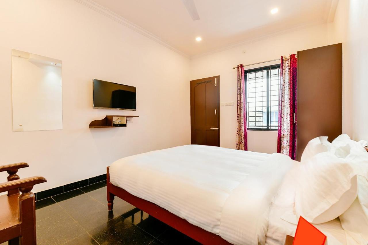 Spot On 39480 Vattekad Tourist Home Kakkanad Esterno foto