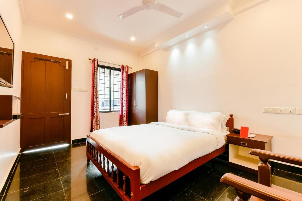 Spot On 39480 Vattekad Tourist Home Kakkanad Esterno foto